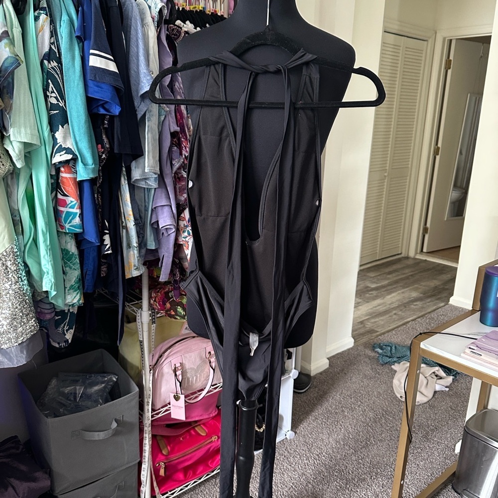 Black Plunging Neckline One-Piece Swimsuit size medium - Picture 5 of 7